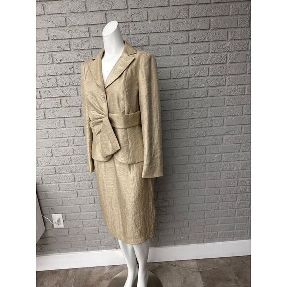 Victor Costa Women Gold Crinkle Pleaded Detail Skirt Suit Size 6J/4S - Picture 3 of 11